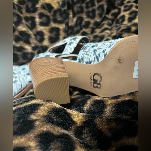 Open booties - Picture 2 of 5